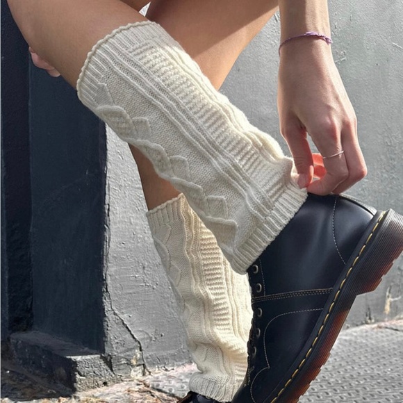 Brandy Melville Leg warmers knee socks soft warm fisherman knit NWT - Picture 2 of 7